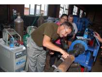 The use of automatic welding machine guns learning Russian customers